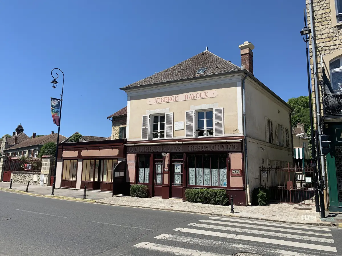L'Auberge Ravoux sur la rue principale d'Auvers