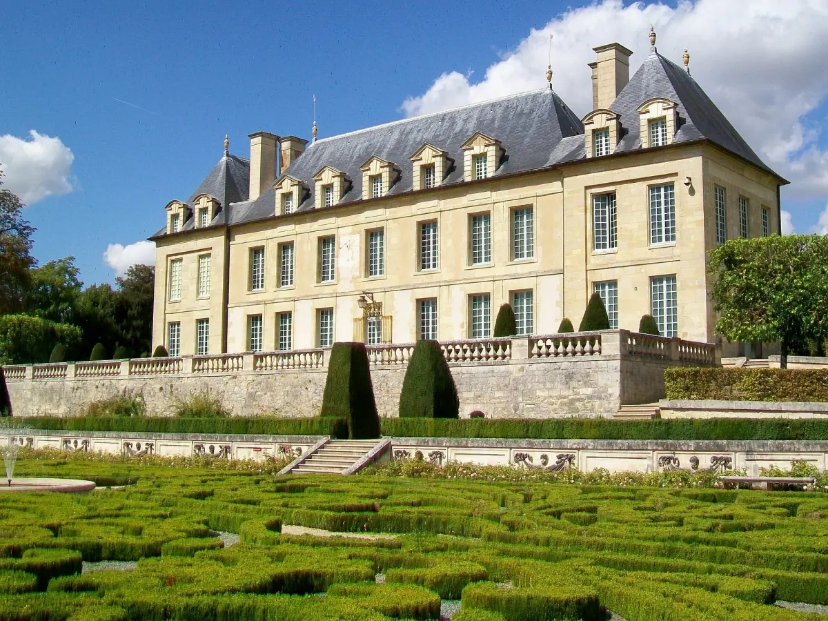 Le château d'Auvers et ses jardins à la française