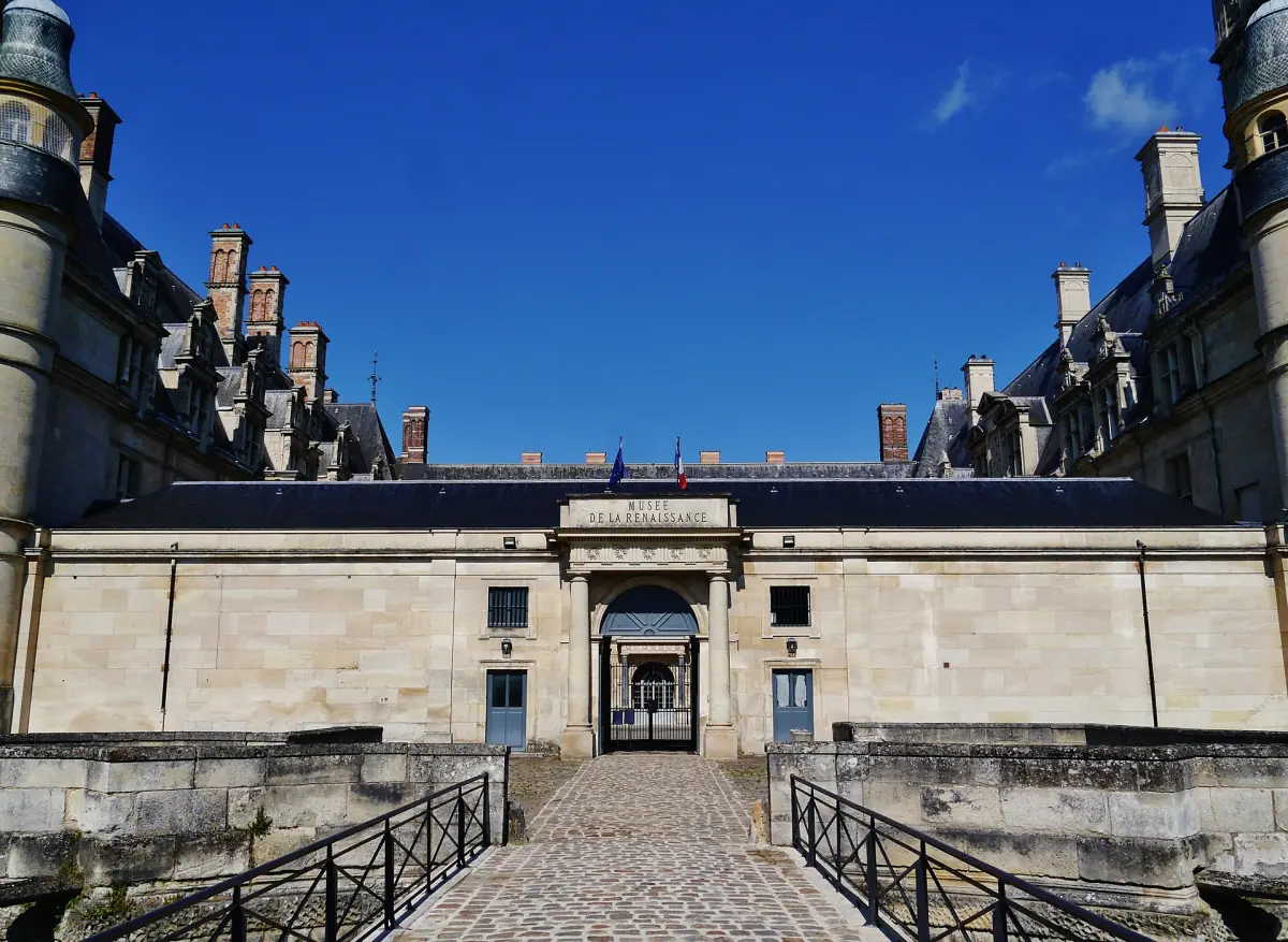 L'entrée est du château d'Écouen