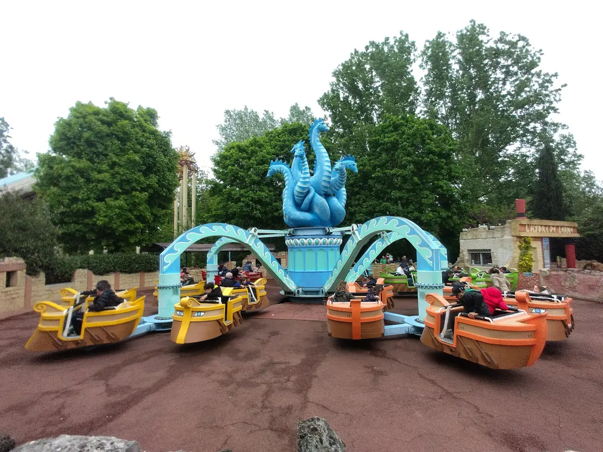 L'attraction de l'Hydre de Lerne au Parc Astérix