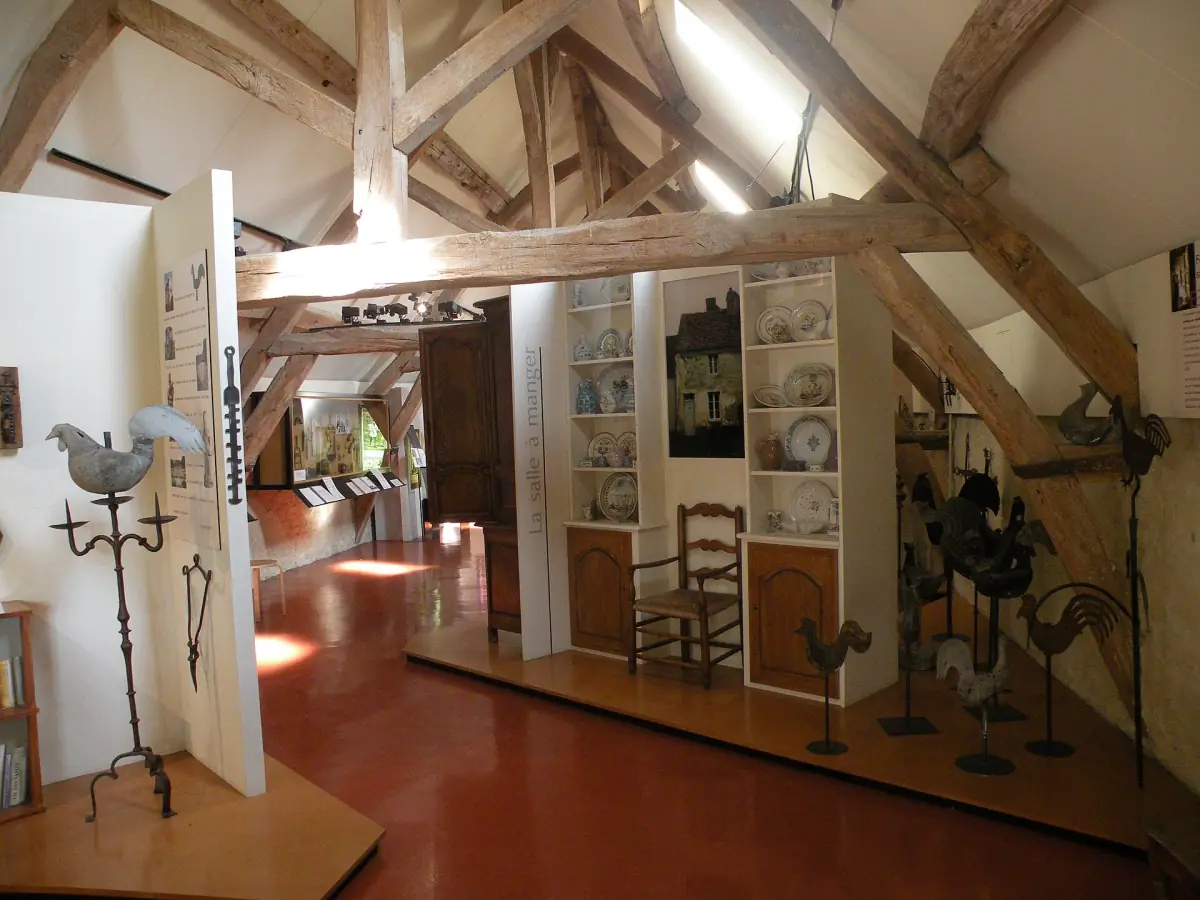 Une salle d'exposition du musée du Vexin français