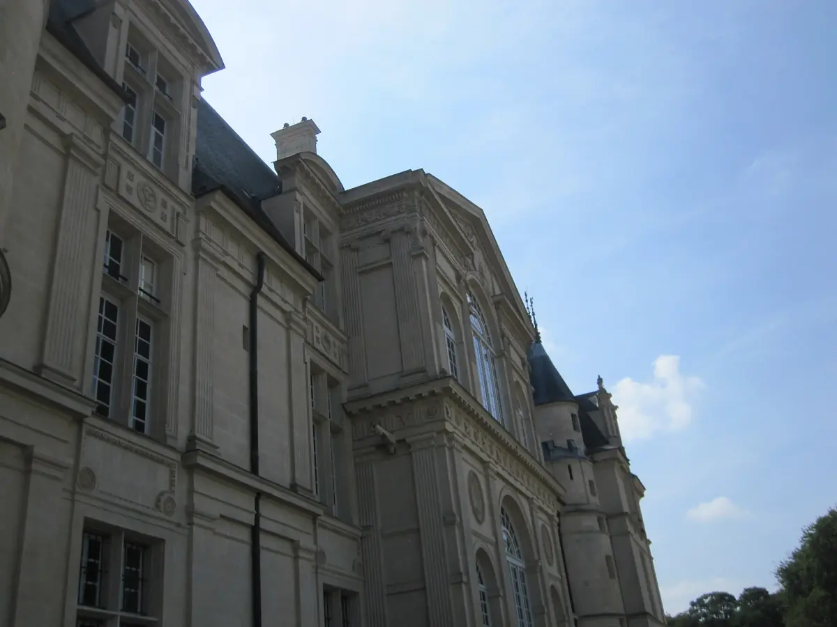 La façade du musée national de la Renaissance